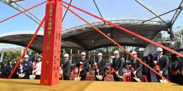The groundbreaking ceremony for the Advanced Semiconductor R&D Center was held at ITRI headquarters in Hsinchu.