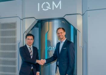 (From Left) Toshiya Kohno, Representative Director, President and CEO of TOYO Corporation, and Jan Goetz, CEO & Co-founder of IQM Quantum Computers