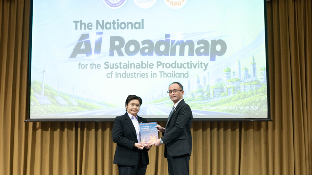 APO Secretary-General Dr. Indra Pradana Singawinata (right) hands over the National AI Roadmap for the Sustainable Productivity of Industries in Thailand to Deputy Permanent Secretary of Ministry of Industry of Thailand, Duangdow Khawjaroen.